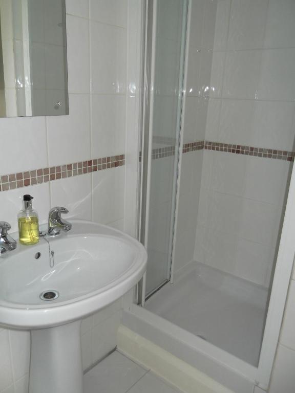 Lyndhurst Guest House Улверстон Номер фото
